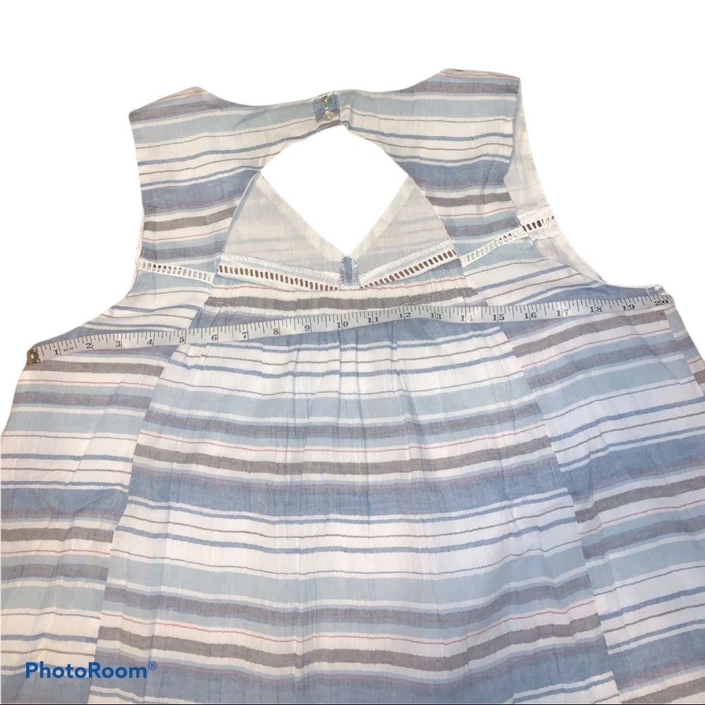 Doe & Rae Sleeveless Cutout Back White and Blue Striped Top Sz L - Picture 4 of 9